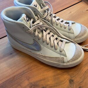 Nike Girls high top size 7 mint and suede
